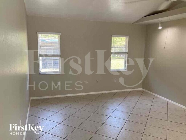 Photo - 820 Springview Ave NW