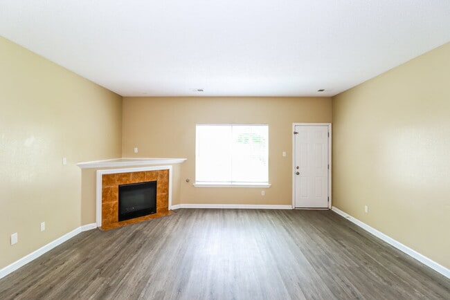 Photo - 4683 Waterfront Oak Dr