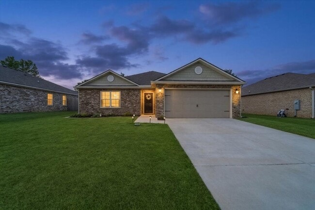 Building Photo - Move Right In! Immaculate 2024-Built Home in Growing Toney Community