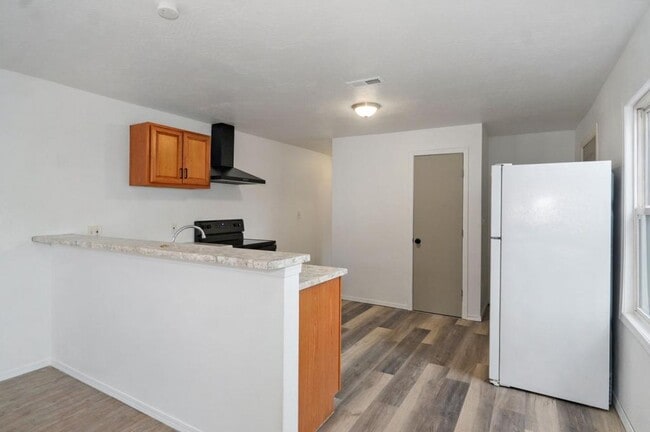 Photo - 513 S Broadway Ave