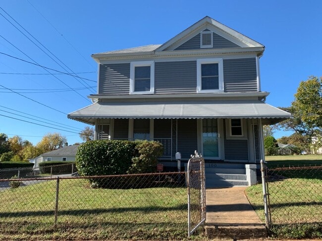 Building Photo - 2 Bedroom House Near E.C. Glass High School