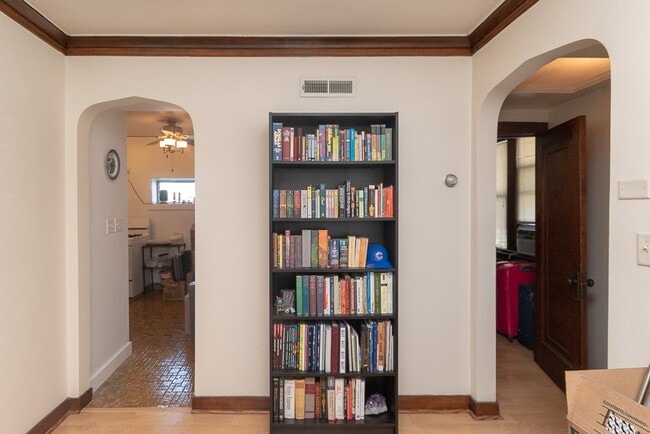 Photo - 3621 N Paulina St Unit J01P