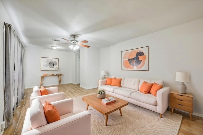 Photo - 1905 S Cooper St