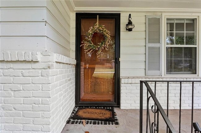 Photo - 2592 Woodacres Rd NE