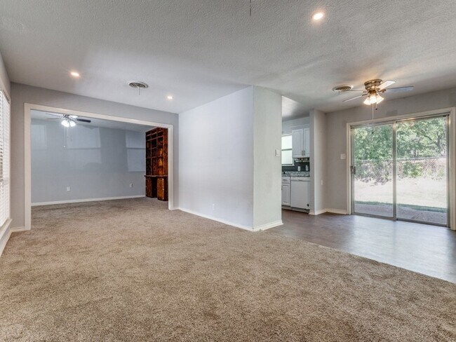 Photo - 12 Geraldine Ln