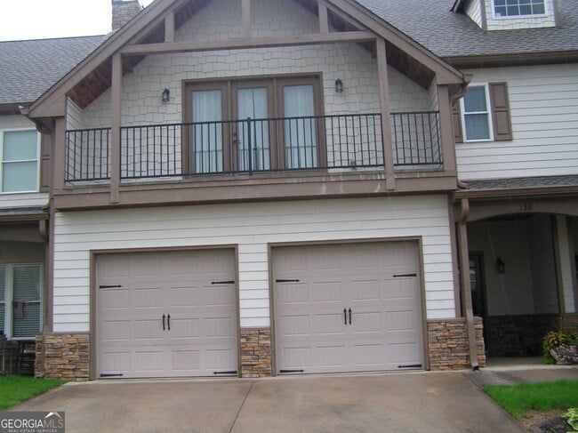 Building Photo - 136 Village Dr