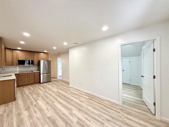 Photo - 728 US-6 Unit B