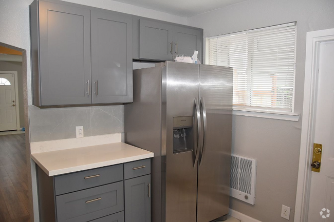 Building Photo - 1402 S Adams St Rental