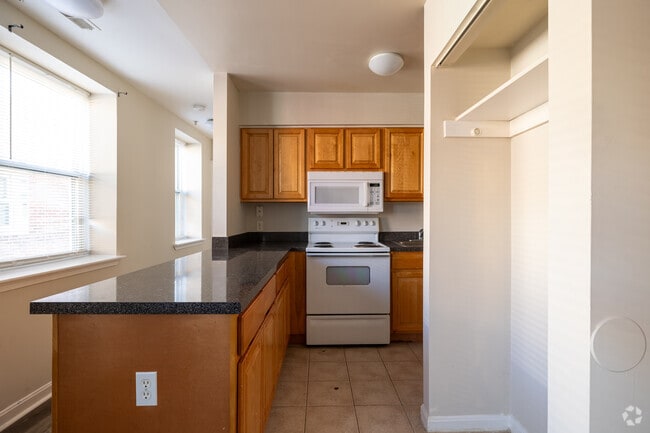 1BD, 1BA 700SF - Parkside Manor
