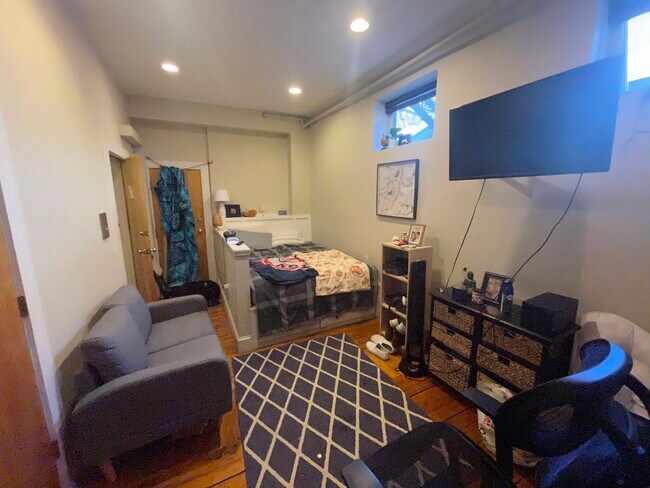 Photo - 437 Hanover St