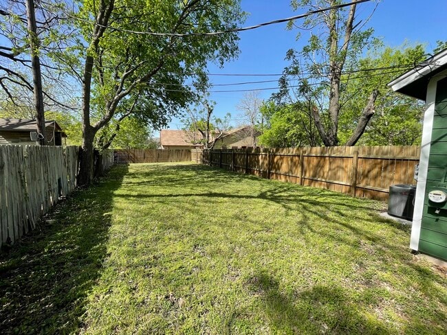 Photo - 10003 Parliament House Rd