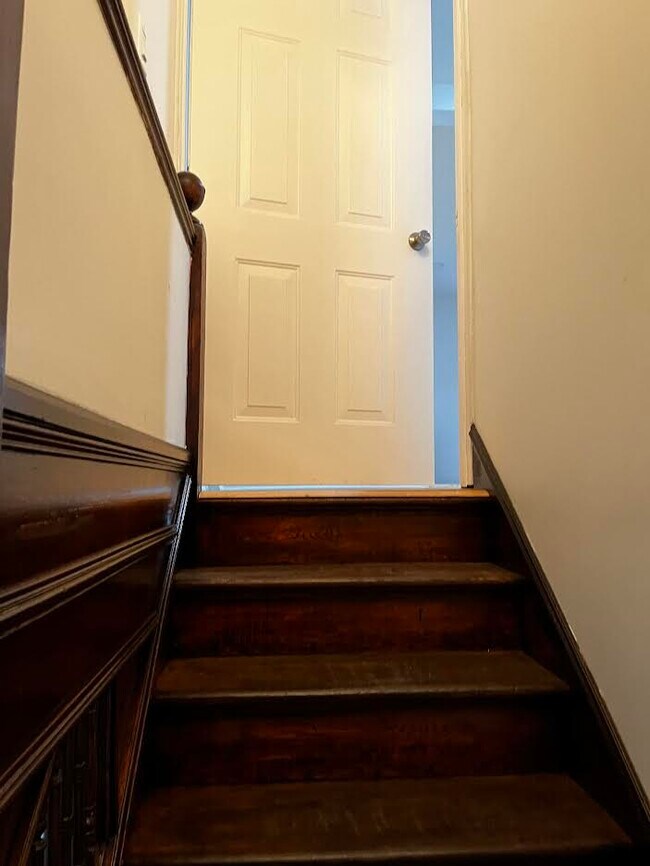 Main entrance - 1110 Lake St Townhome