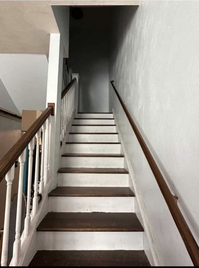 307 W 32nd St