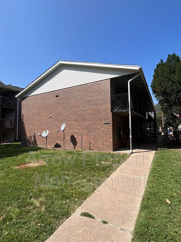 Building Photo - 1820 F St Unit 6