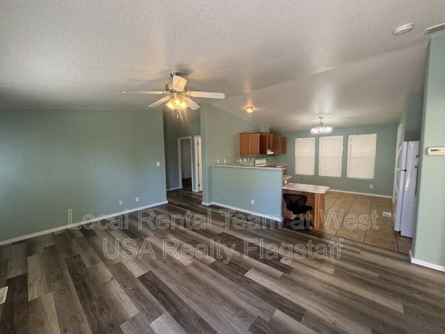Photo - 405 W Phoenix Ave