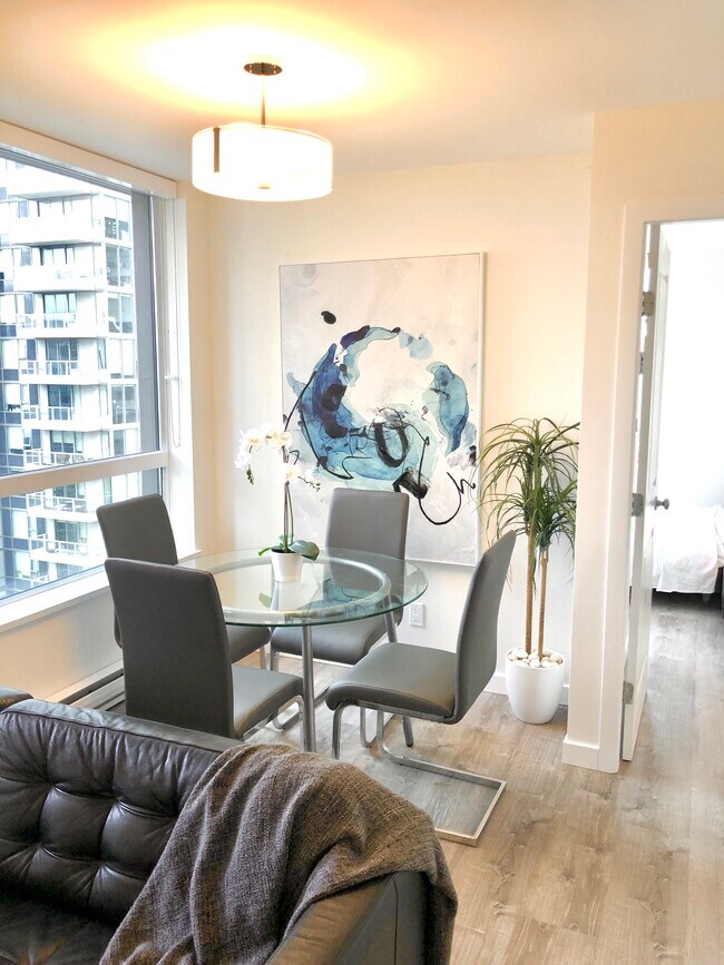 Photo - 1295 Richards St