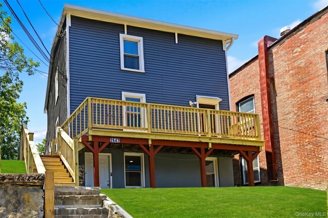 Building Photo - 2647 E Main St Unit 2