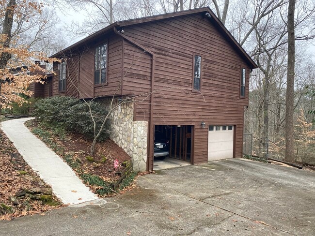 Building Photo - 5100 Forest Mist Dr SE