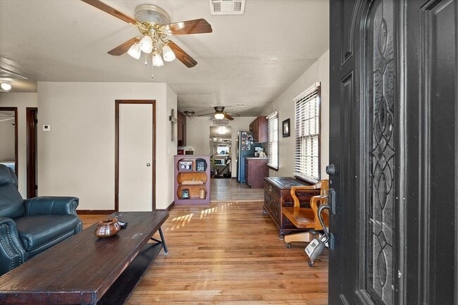 Photo - 520 W 2nd St