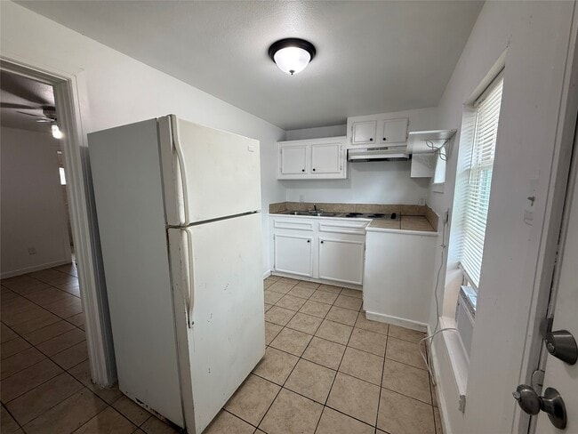 Building Photo - 2013 Eubanks St Unit 8