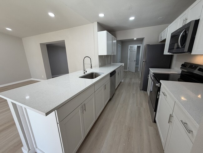 Photo - 404 Lowell Ln