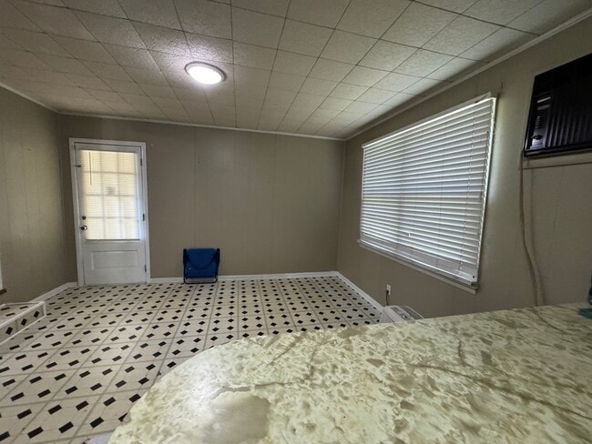 Photo - 2 Bedrooms- 1 Bathroom- House in Centre, AL!