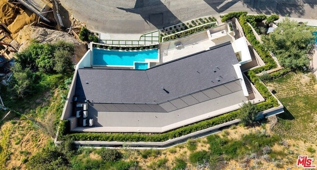 Photo - 8765 Hollywood Blvd