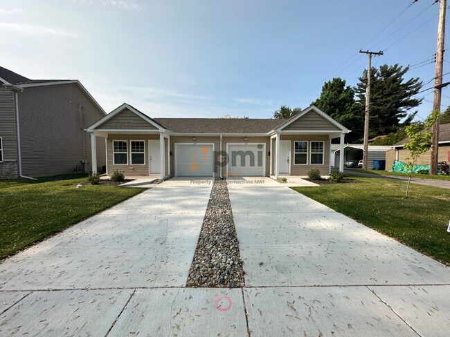 Building Photo - 122-124-124 Park Ave Unit 122 Park Ave