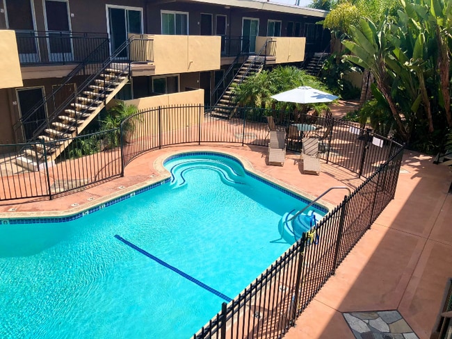 Photo - 4735 W Broadway Unidad Studio