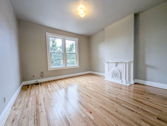 Building Photo - 24 Conklin St Unit 2