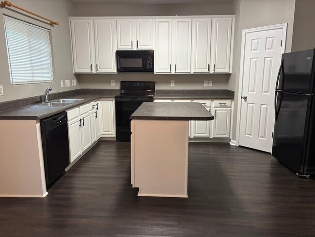 Photo - 18 Sharpstone Ln