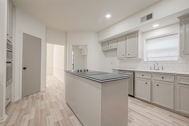 Photo - 1015 Sugar Lakes Dr