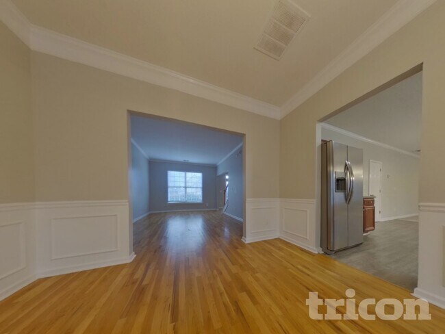 Photo - 1121 Corkscrew Way