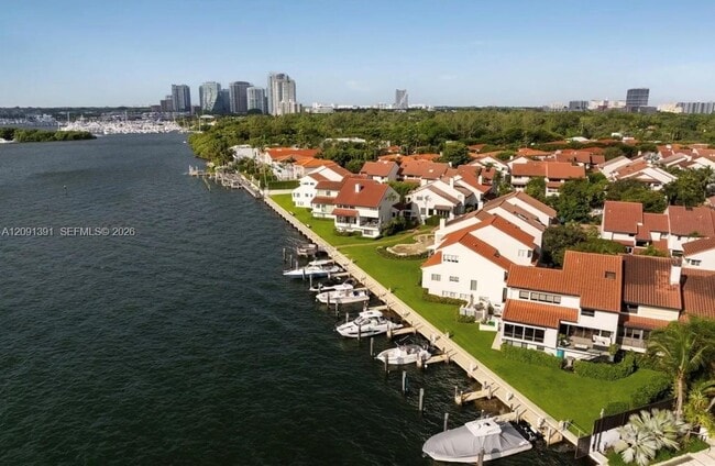 2000 S Bayshore Dr
