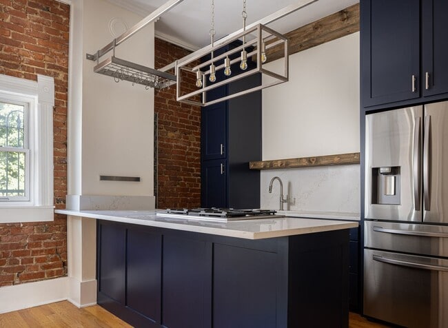 Stunning Union Hill Brownstone with Modern... - Stunning Union Hill Brownstone with Modern... House
