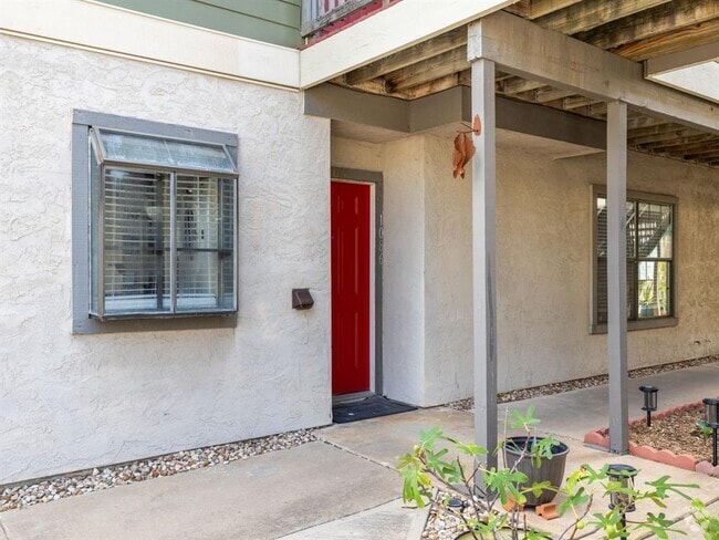 Building Photo - 2215 Post Rd Unit 1086 Rental
