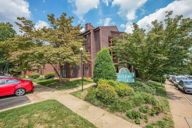 Building Photo - 2815 Lee Oaks Ct Rental