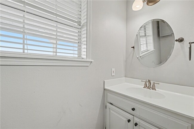 Photo - 1092 N Main St