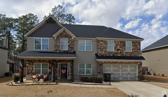 Building Photo - Large Home in West Richland