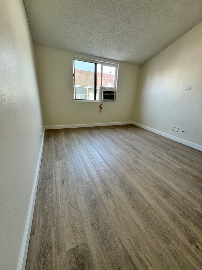 Photo - 3565 Linden Ave Unit 328