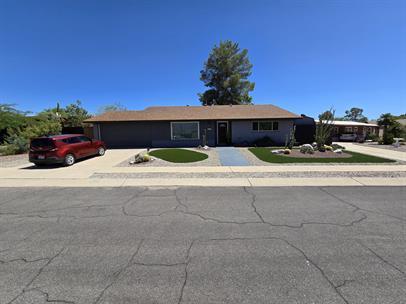 Building Photo - Beautiful EAST SIDE 4bd/2ba home with Huge Backyard!!!