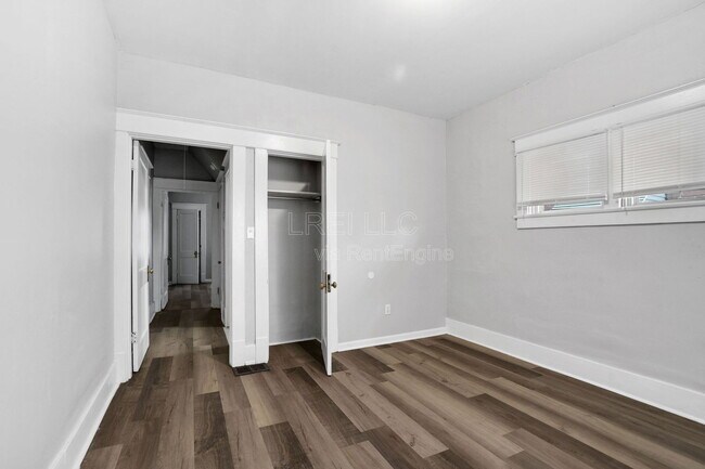 Photo - 727 Sutcliffe Ave