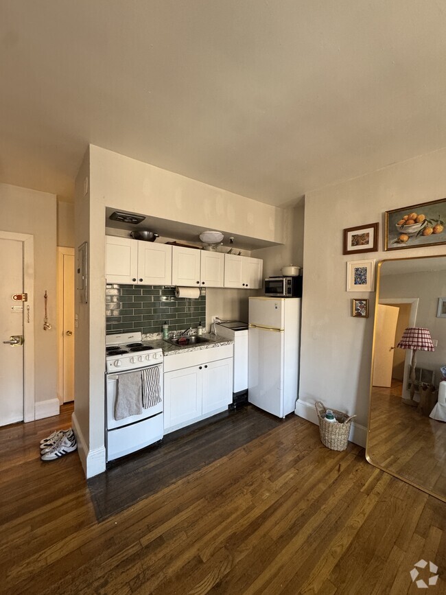 Building Photo - 221 Newbury St Rental