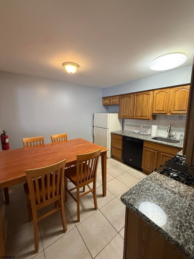 25 Oyster Bay Unit B