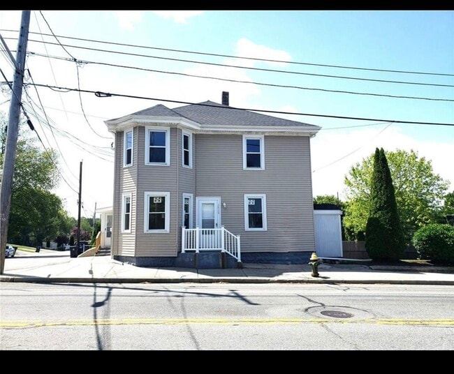 Building Photo - 1718 Smith St Unit 2 Rental