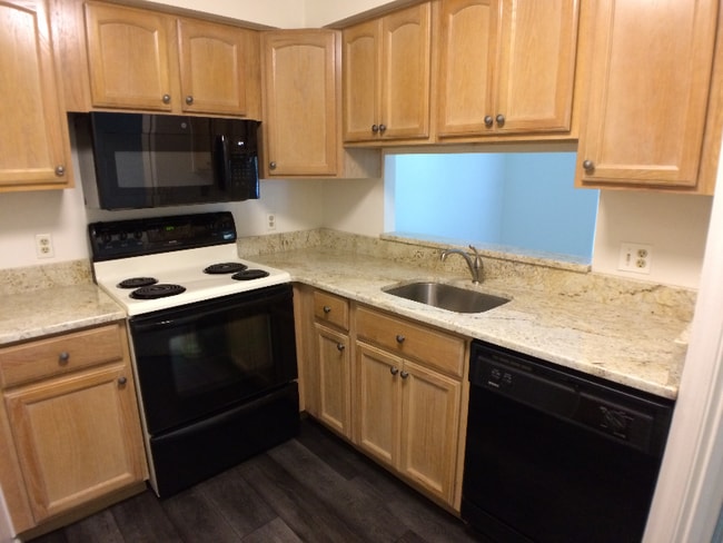 Photo - 626 Newbridge Ct