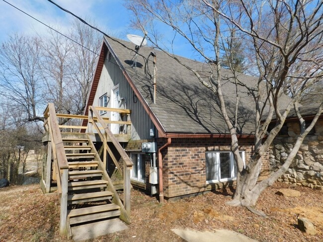 Building Photo - Tree Top Unit A