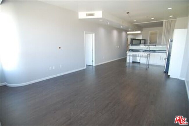 Building Photo - 1100 Wilshire Blvd Unit 3404 Rental