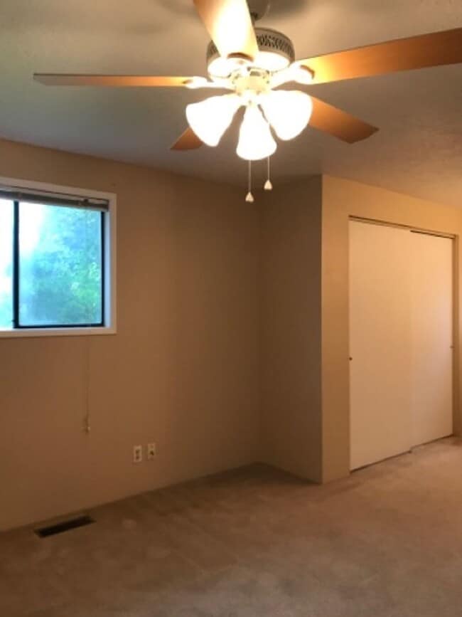 Photo - 204 Crestview Dr