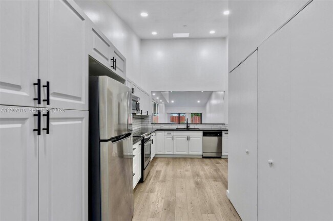 Photo - 518 NE 199th Ln